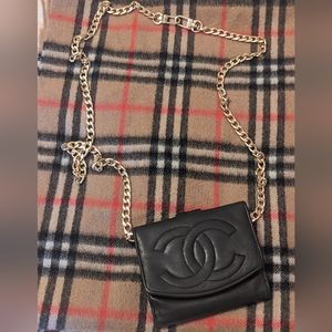 CHANEL vintage lambskin compact Bifold in black with gold hardware SN=1991-1944